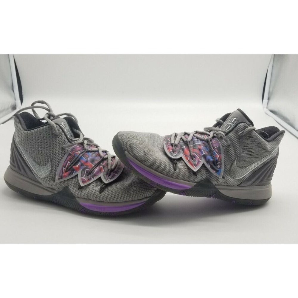 Nike Kyrie Gray Basketball Shoes Sneakers YAQ2456-001 Boys Size 6.5Y